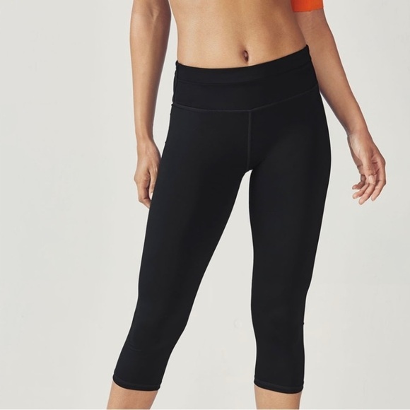Fabletics Black Gia Powerlite Capri Leggings - Picture 1 of 11